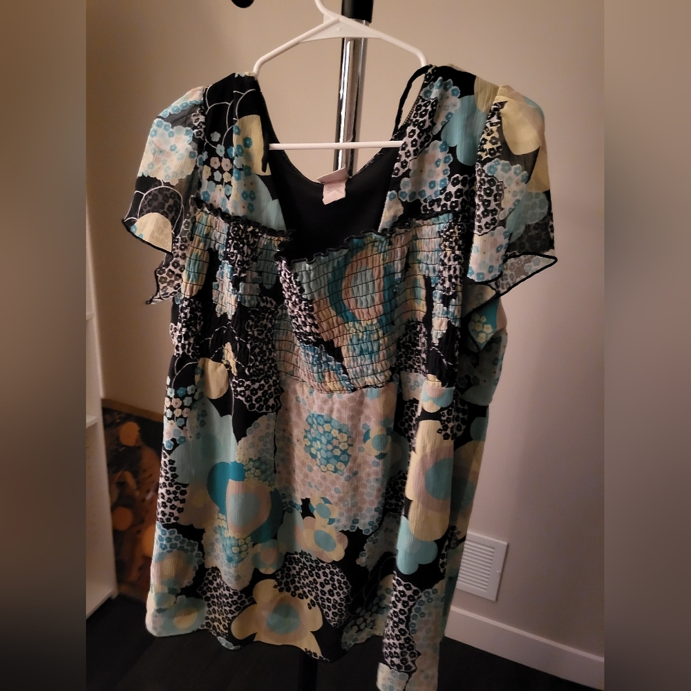 ❌️SOLD❌️Floral Ruffle Sleeve Top